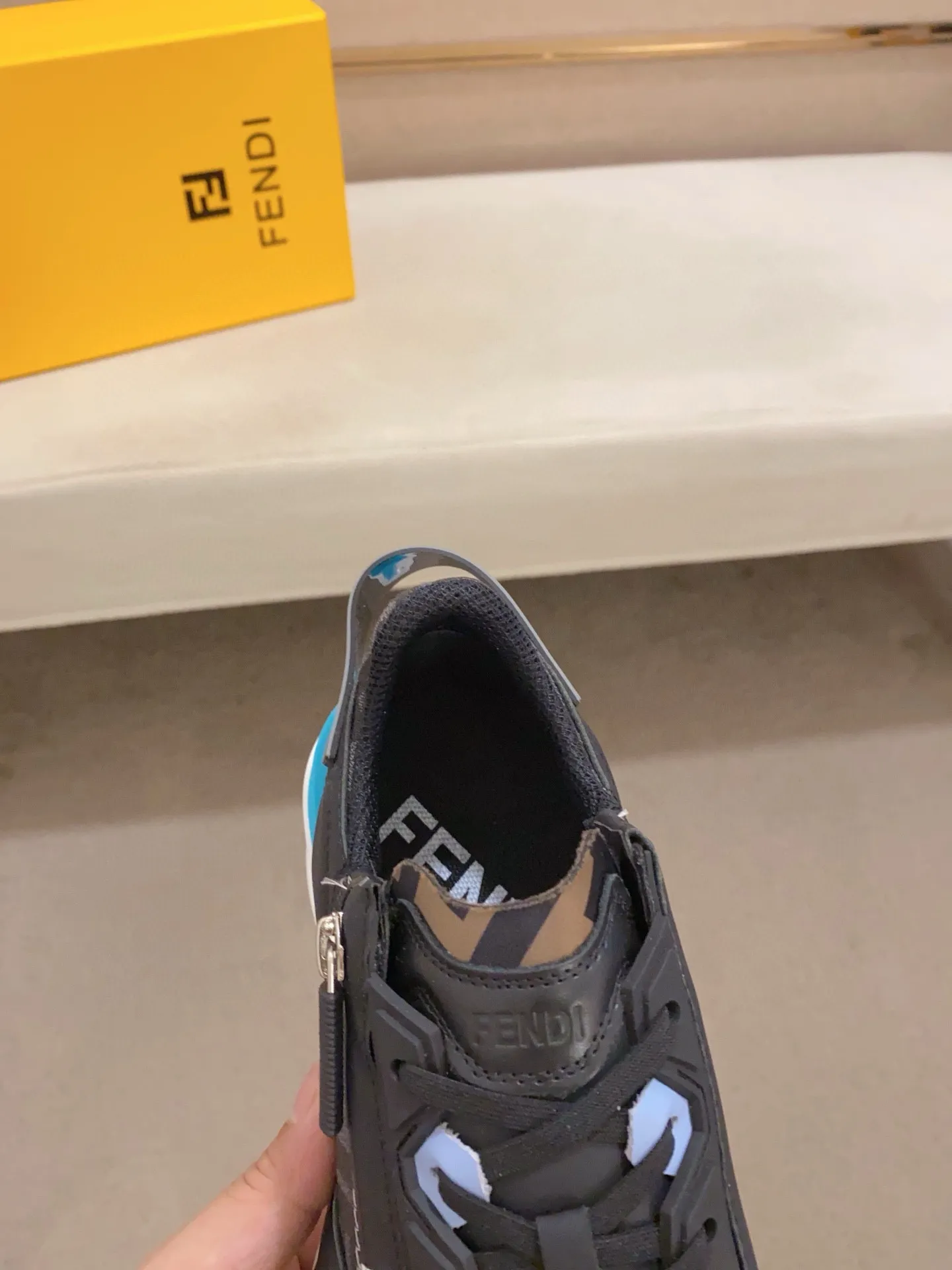Men's shoes💰: 540💰(Higher version) [Fendi] Fendi's latest casual shoes for men! Available at counters simultaneously! A one-to-one replica of the original. Made entirely of imported top-grain calfskin, the interior is made of top-grain water-dyed cowhide, and the original factory-supplied rubber outsole. Leading new fashion concepts. Matching code: 38-44. 45 can be customized and non-returnable!
